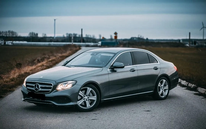 Mercedes-Benz Klasa E cena 139000 przebieg: 161000, rok produkcji 2016 z Koszalin małe 277